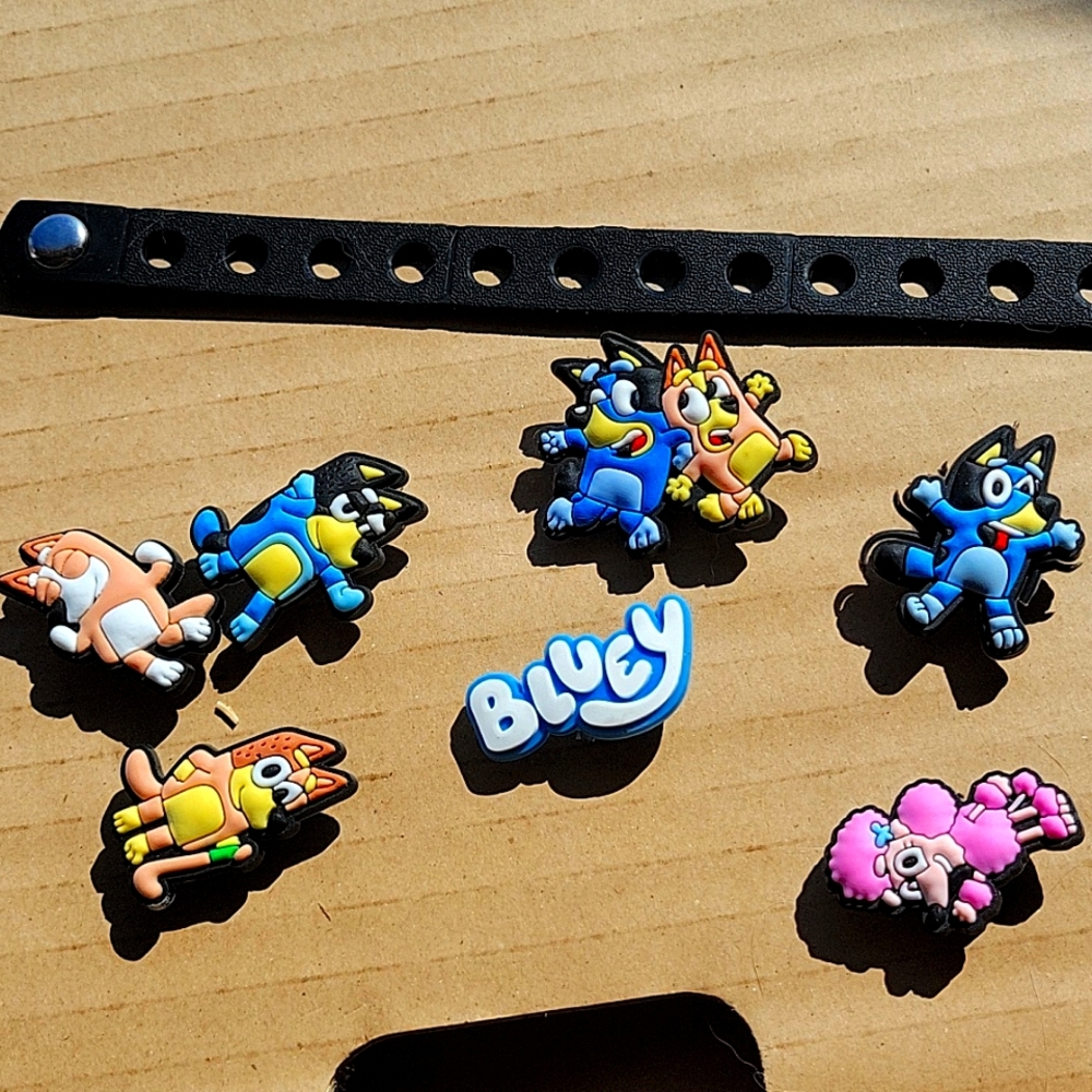 Bluey croc charms with bracelet NWT
